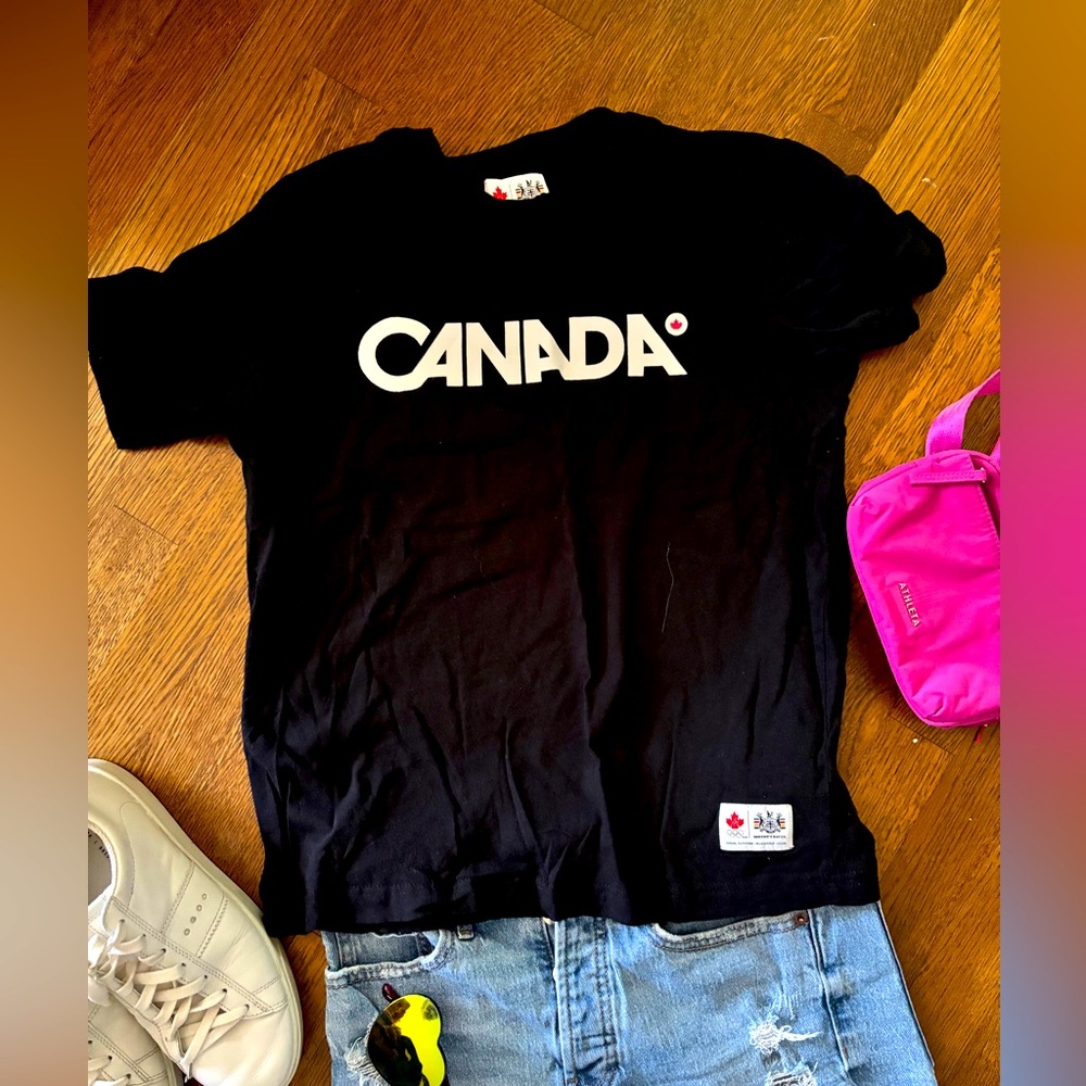 Official Team Canada 🇨🇦 2010 Olympics graphic tee EUC, boys 14/16 (ladies XS)
